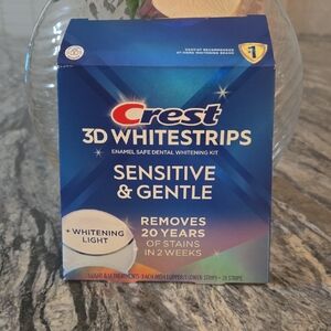 Crest 3D Whitestrips Sensitive & Gentle with Whitening Light